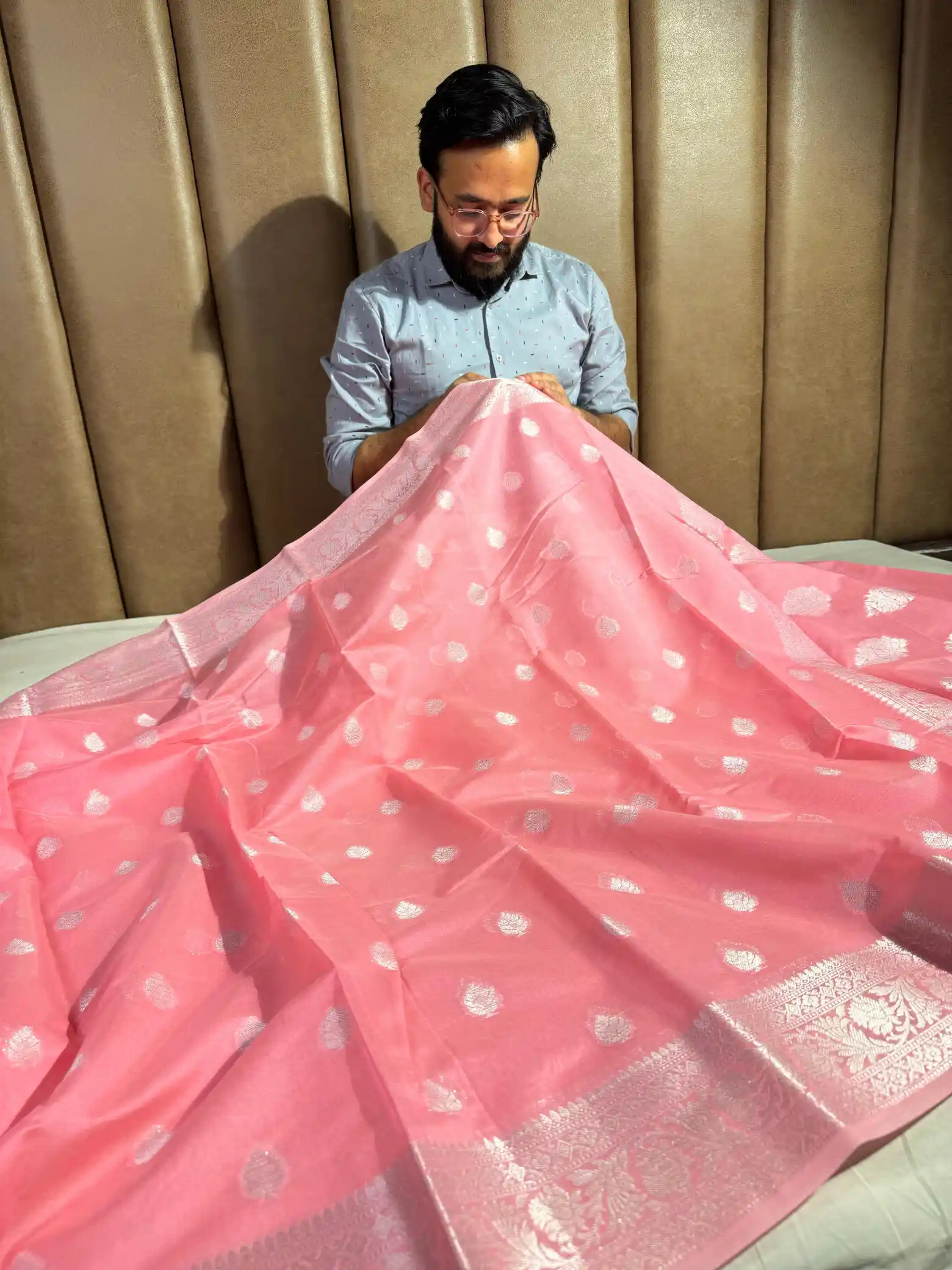 Baby Pink Colour Soft Silk Khaddi Buti Banarasi Saree - Image 3