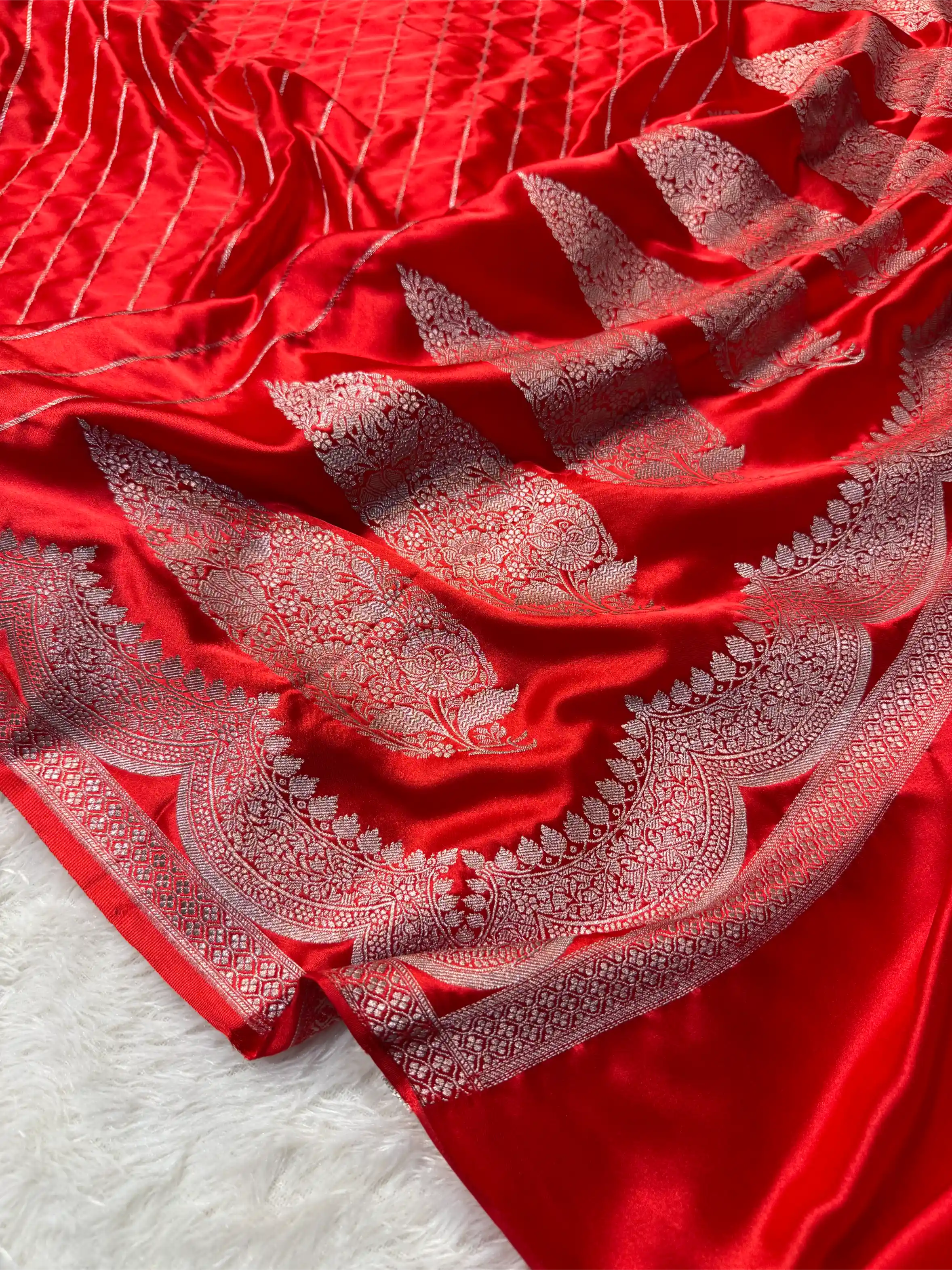 Bridal Red Mashru Katan Silk Contemporary Weave Banarasi Saree - Image 3