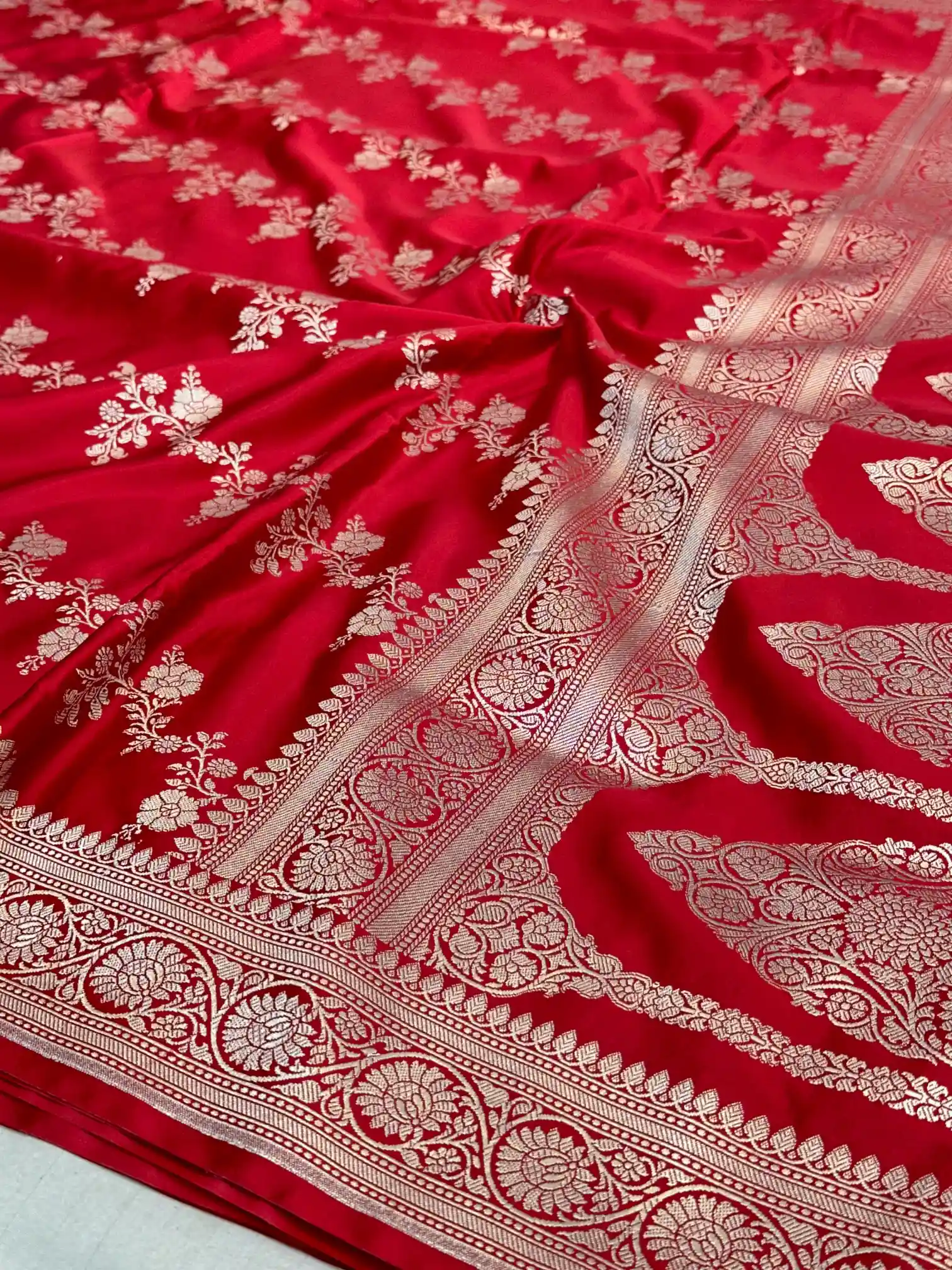 Bridal Red Mashru Katan Silk Leheriya Weave Banarasi Saree - Image 4