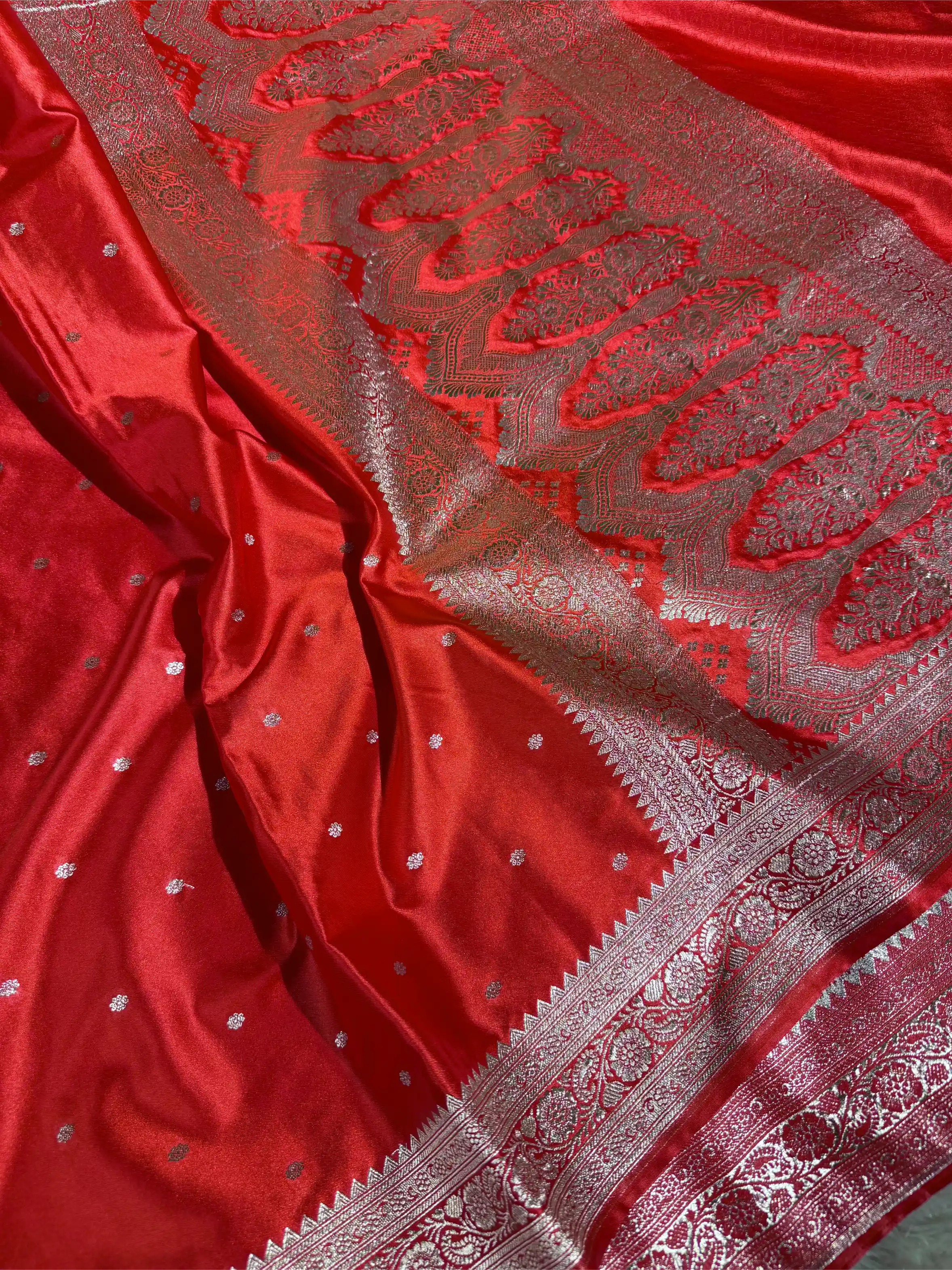 Bridal Red Mashru Katan Silk Traditional Weave Banarasi Saree - Image 3