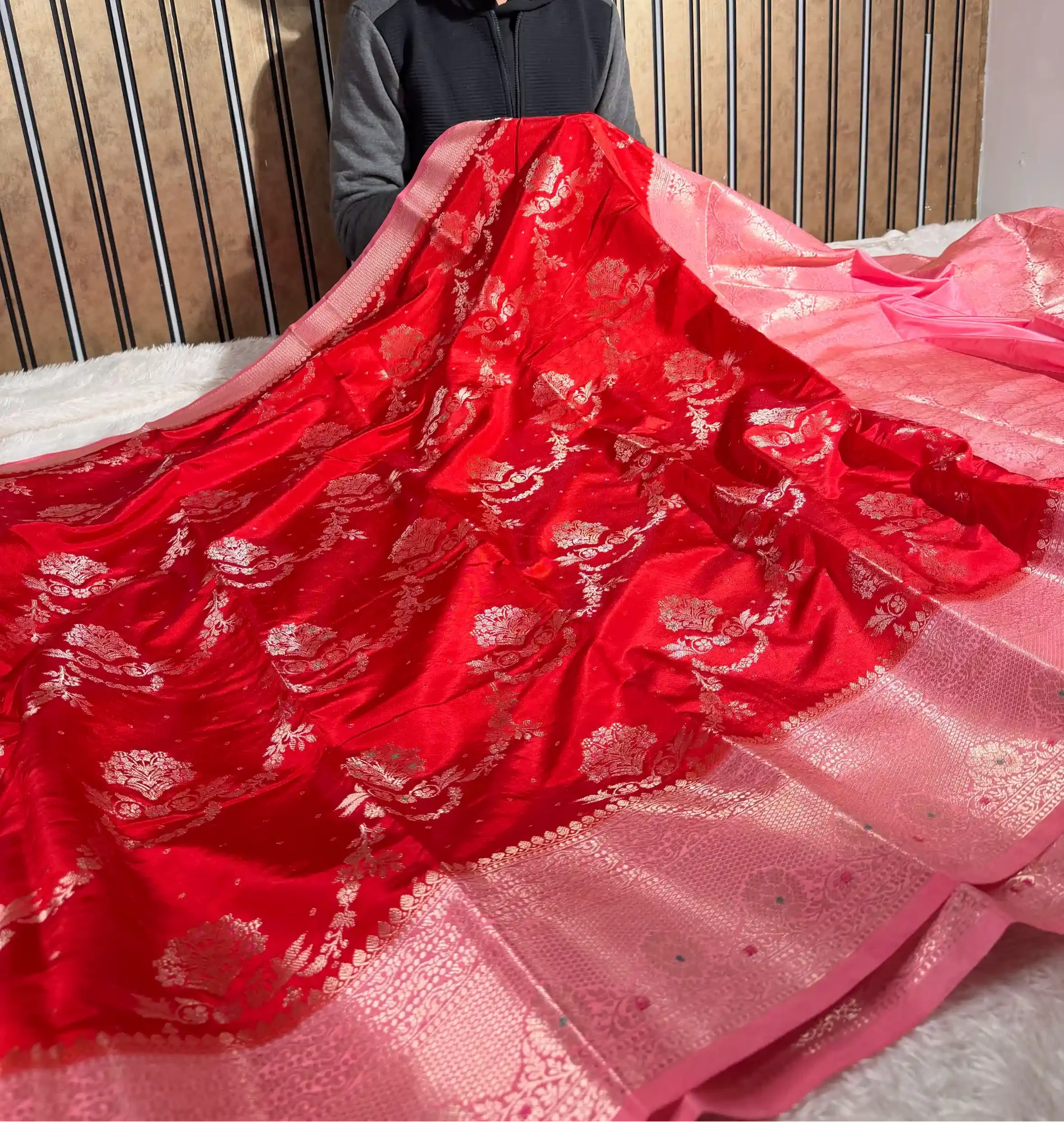 Bridal Red Chinia Silk Traditional Banarasi Saree - Image 3