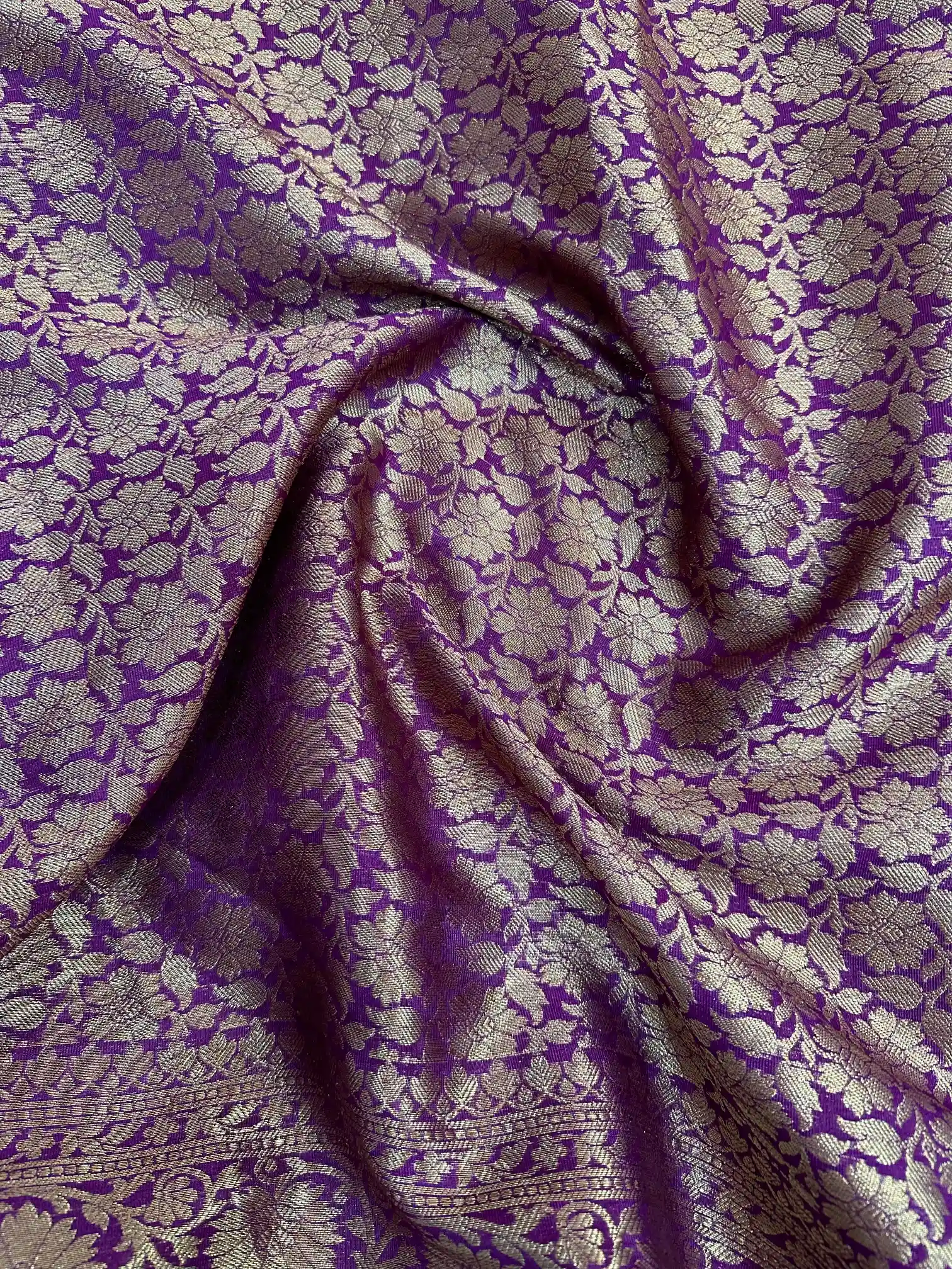 Deep Purple Khaddi Buti Georgette Silk Lace Attached Banarasi Saree - Image 4