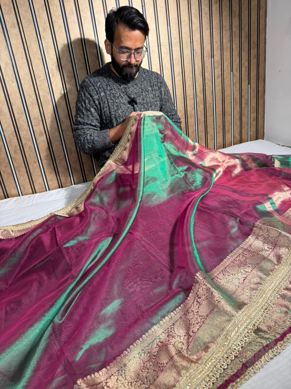 Dhoop Chaon Green Tissue Silk Designer Lace Attached Banarasi Saree - Image 3