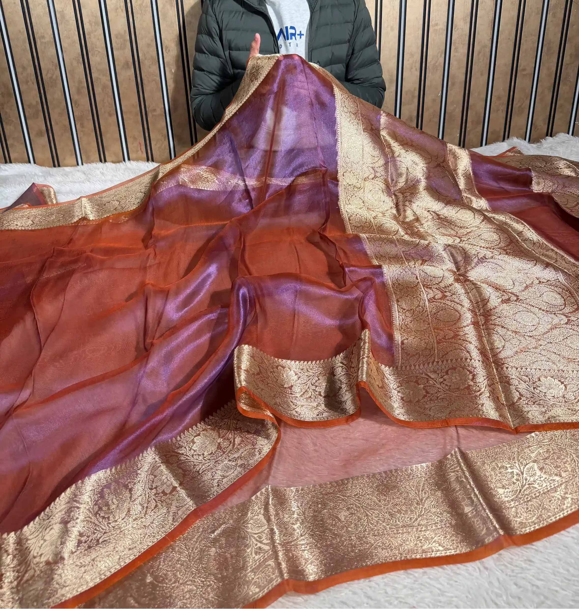 Dhoop-Chaon Purple 100% Pure Tissue Silk Jacquard Weave Banarasi Saree - Image 2