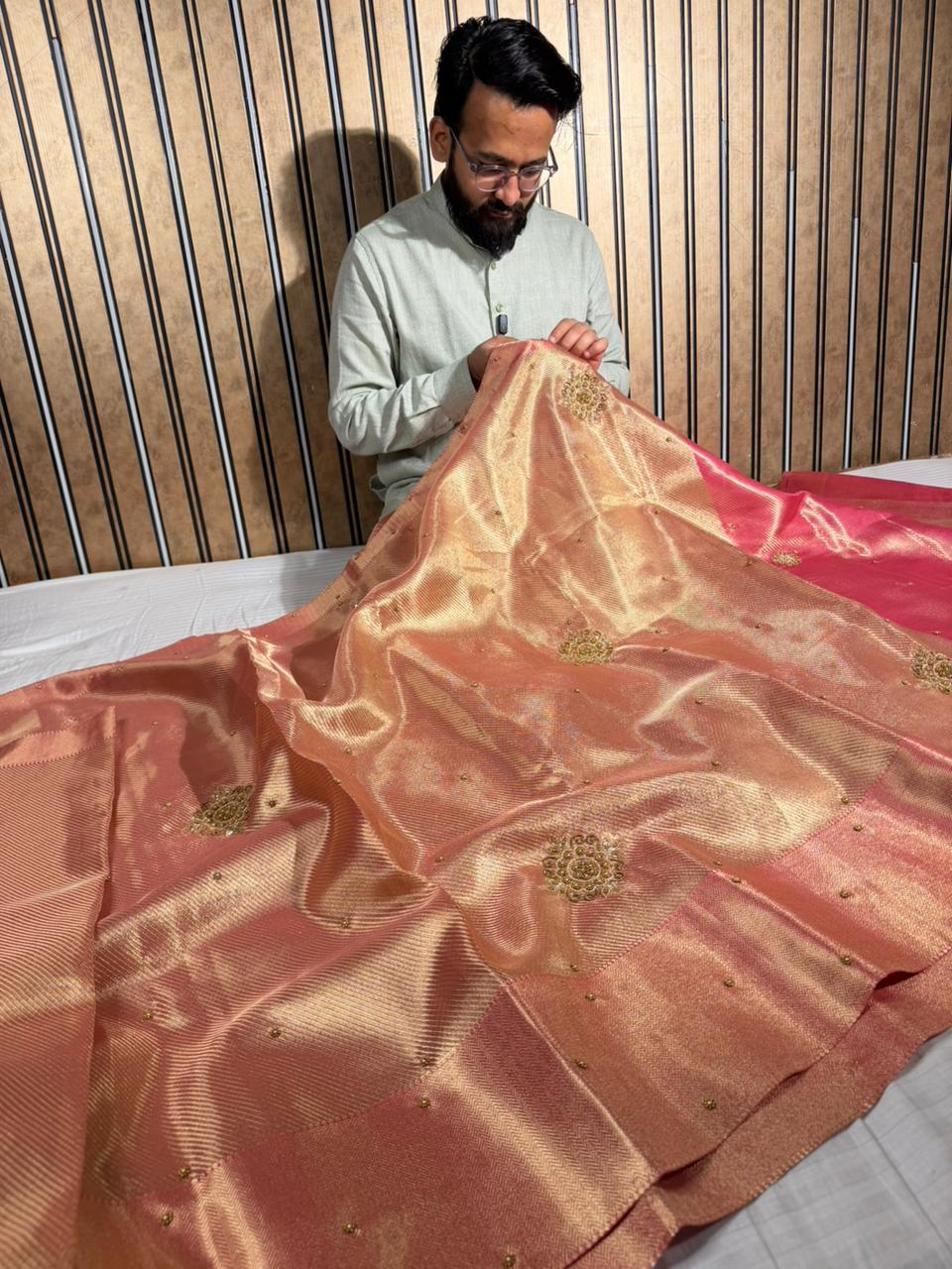 Dual Shaded Kanjivaram Brocade Tissue Silk Handwork Banarasi saree - Image 3