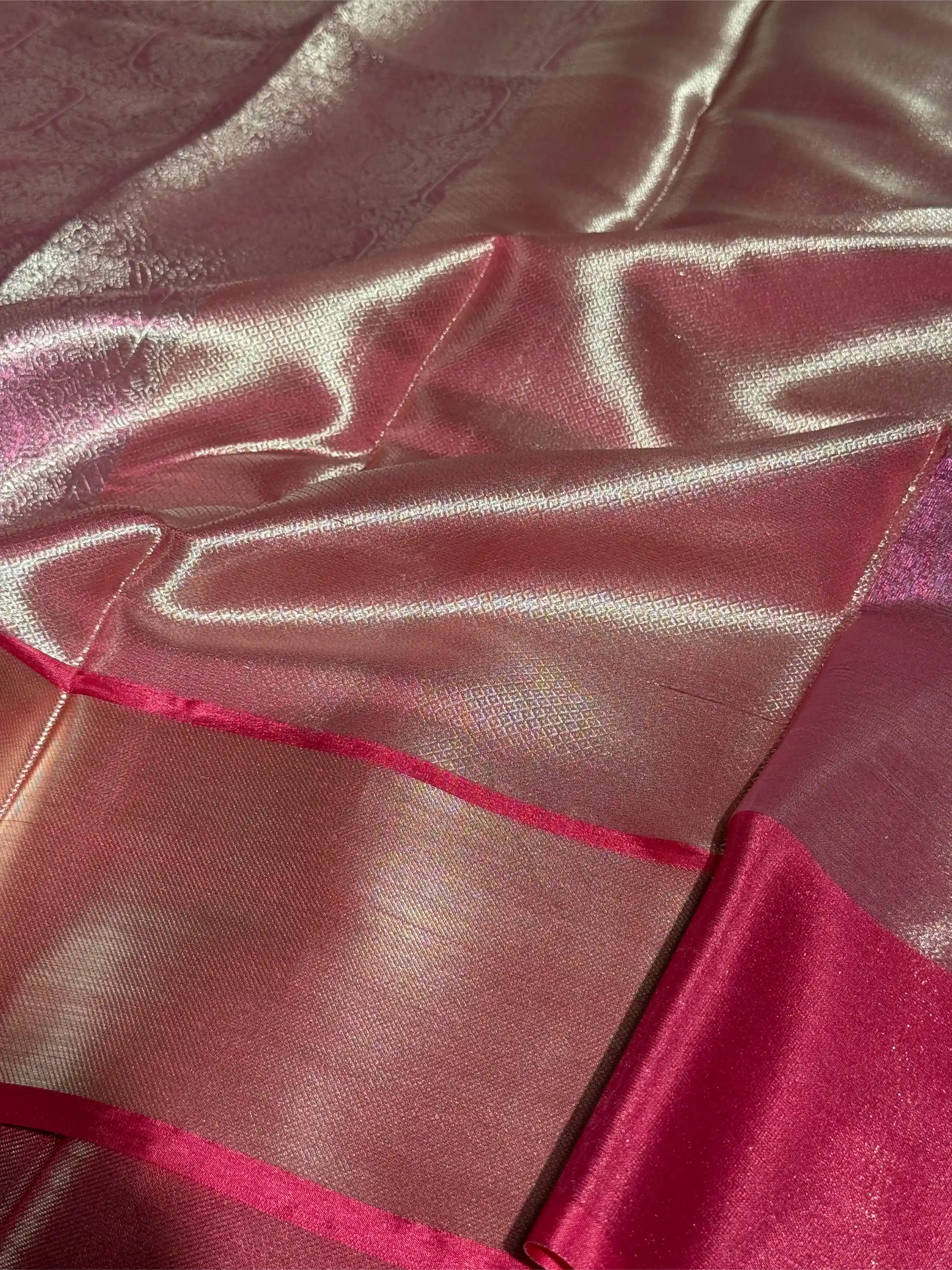 Eye Soothing Metallic Pink Glass Tissue Silk Banarasi Saree - Image 4