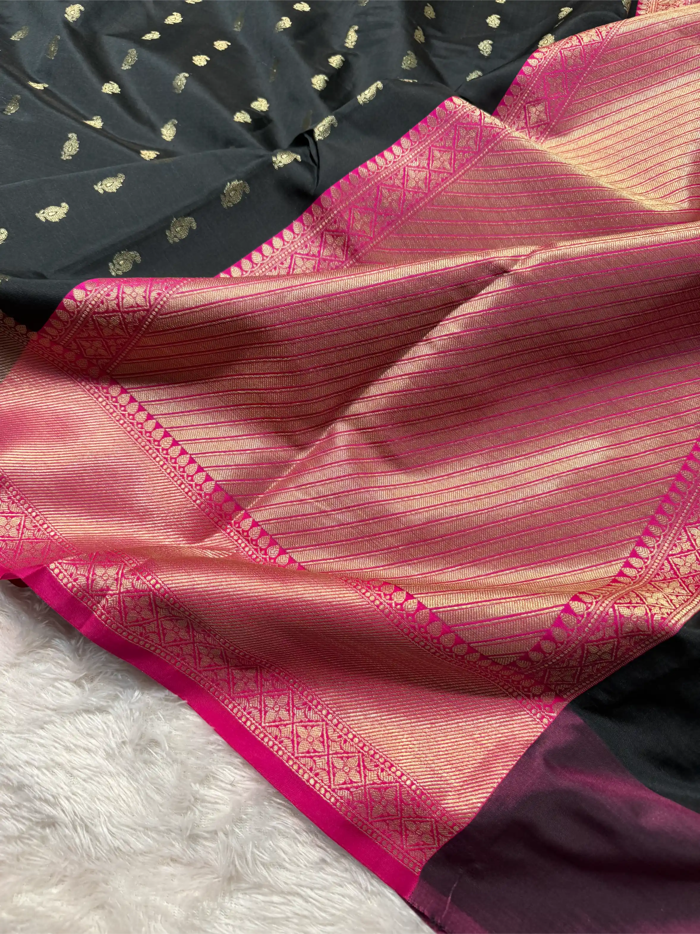 Jet Black Softsilk Contrast Traditional Banarasi Saree - Image 3