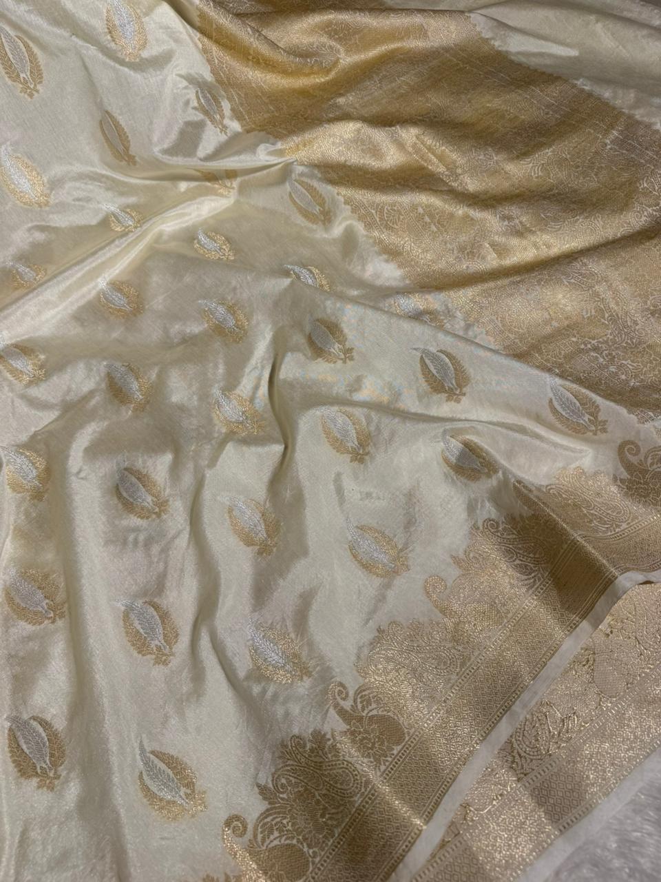 Light Cream Shade Warm Silk Traditional Banarasi Saree - Image 2