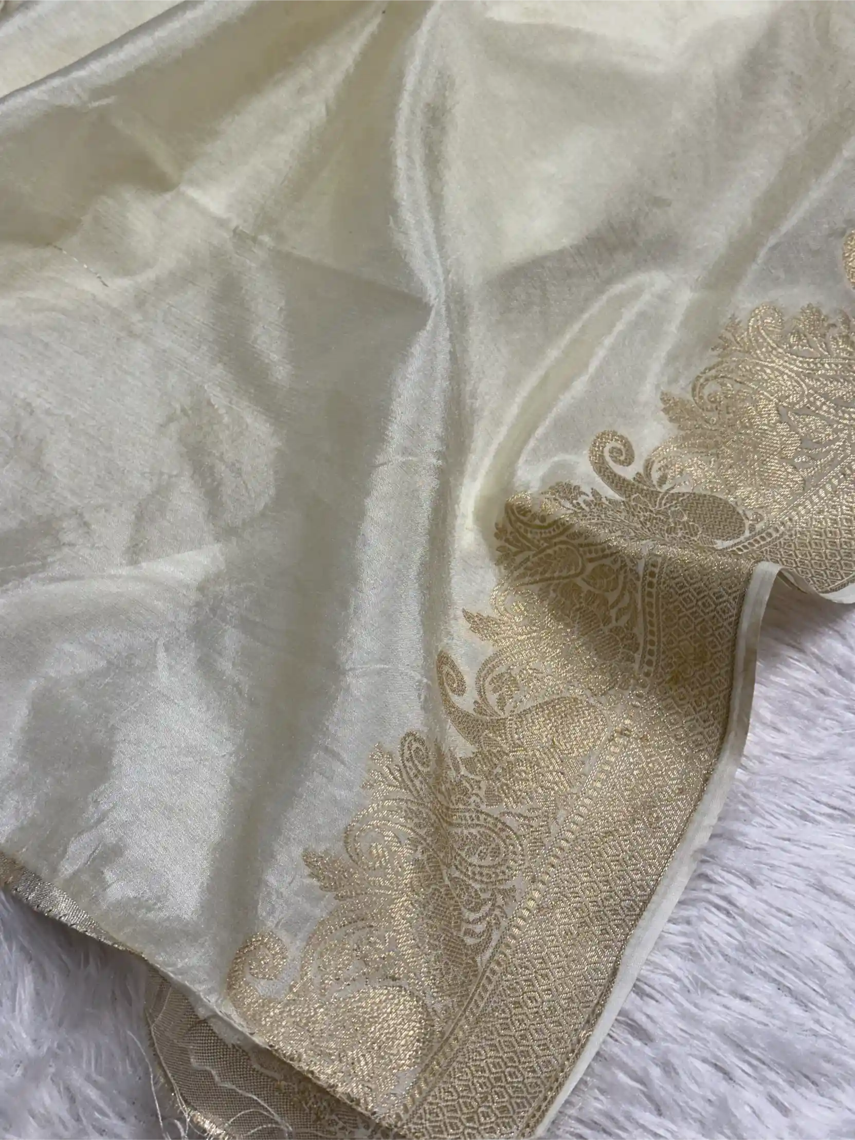Light Cream Shade Warm Silk Traditional Banarasi Saree - Image 5