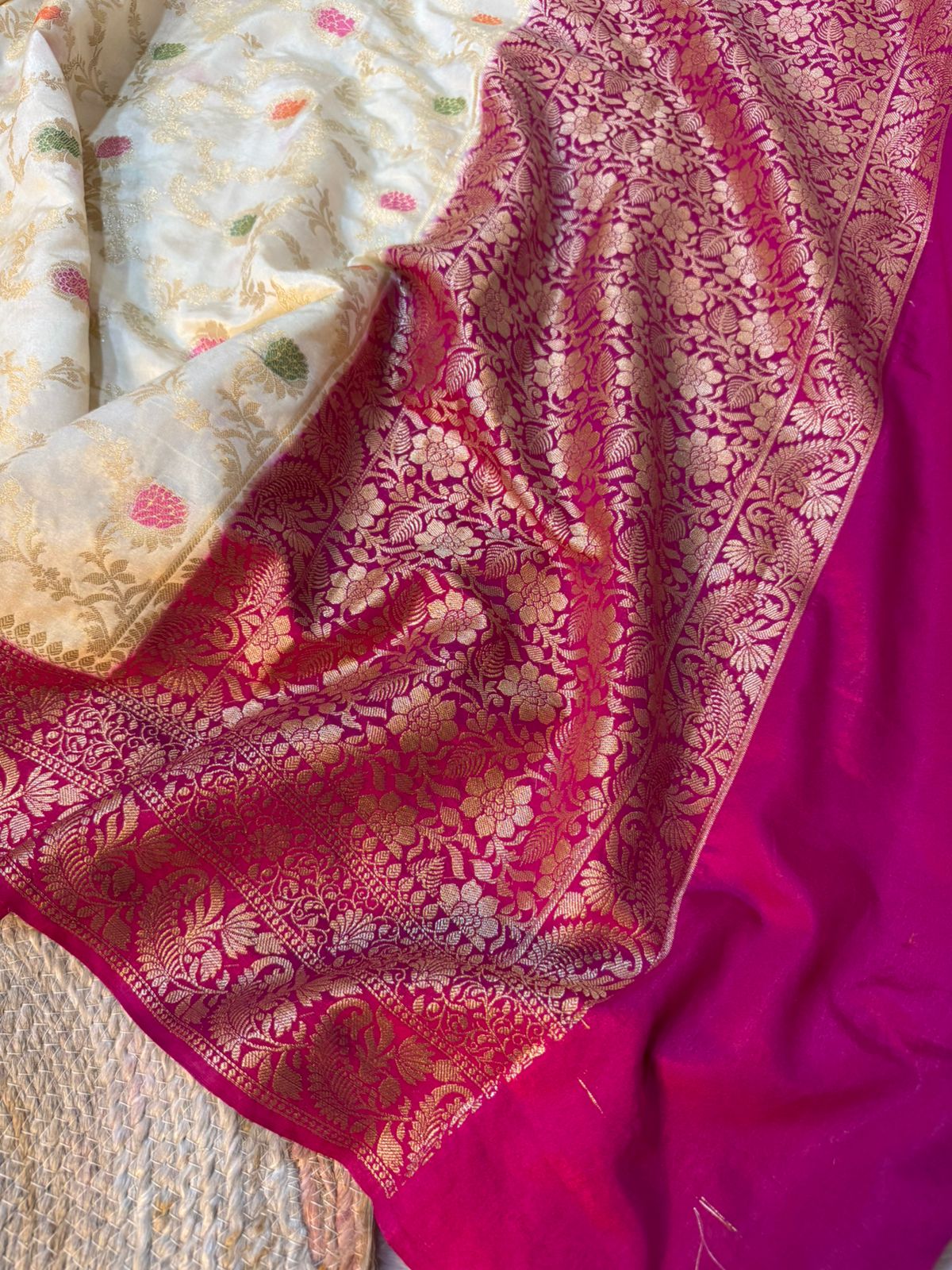 Light Cream Warm Silk Meenakari Jaal Weave Banarasi Saree - Image 3