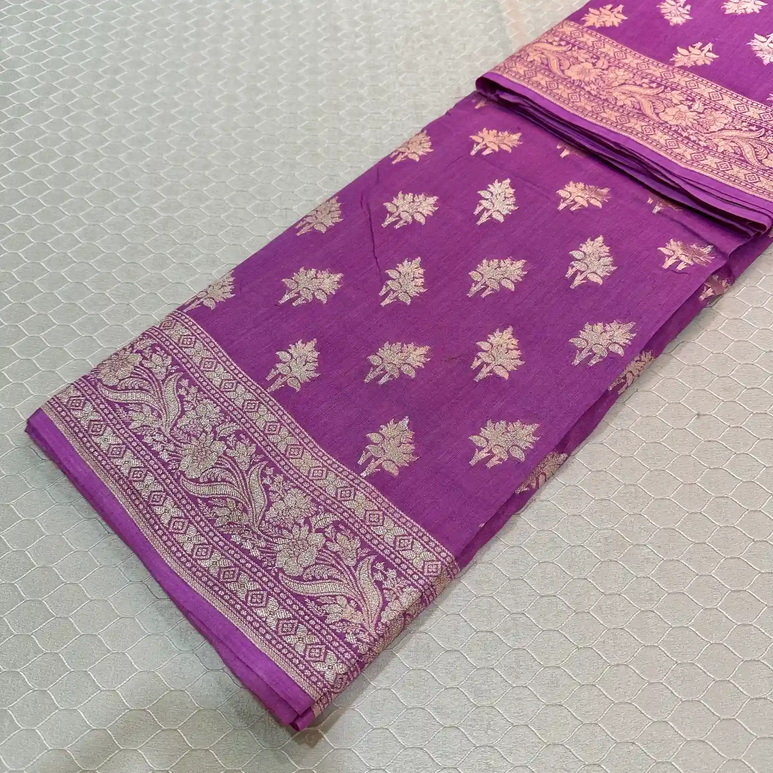 Light Lavender Munga Silk Banarasi Buta Saree - Image 4
