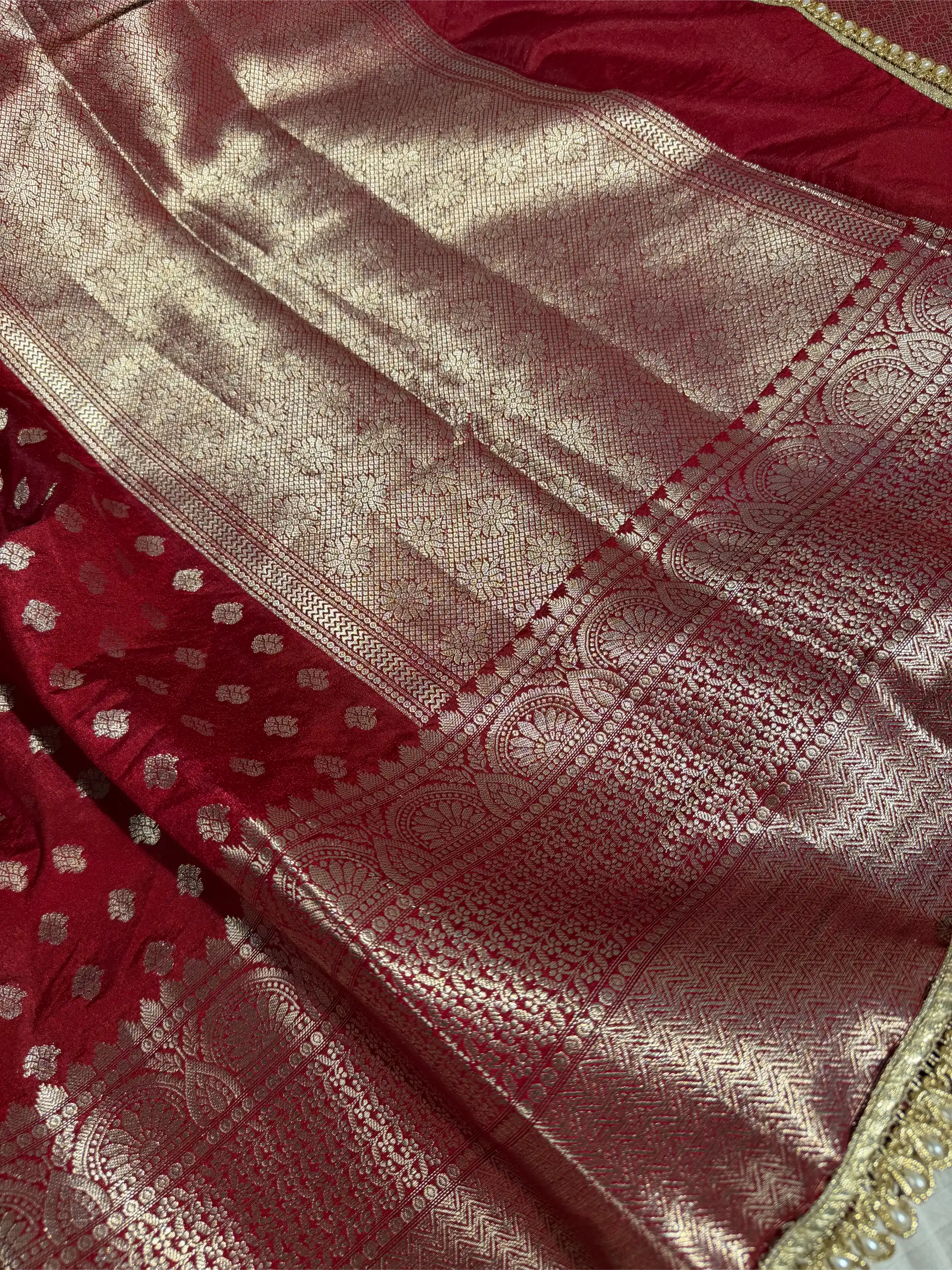 Light Maroon Chinia Silk Designer Lace Work Banarasi Saree - Image 2