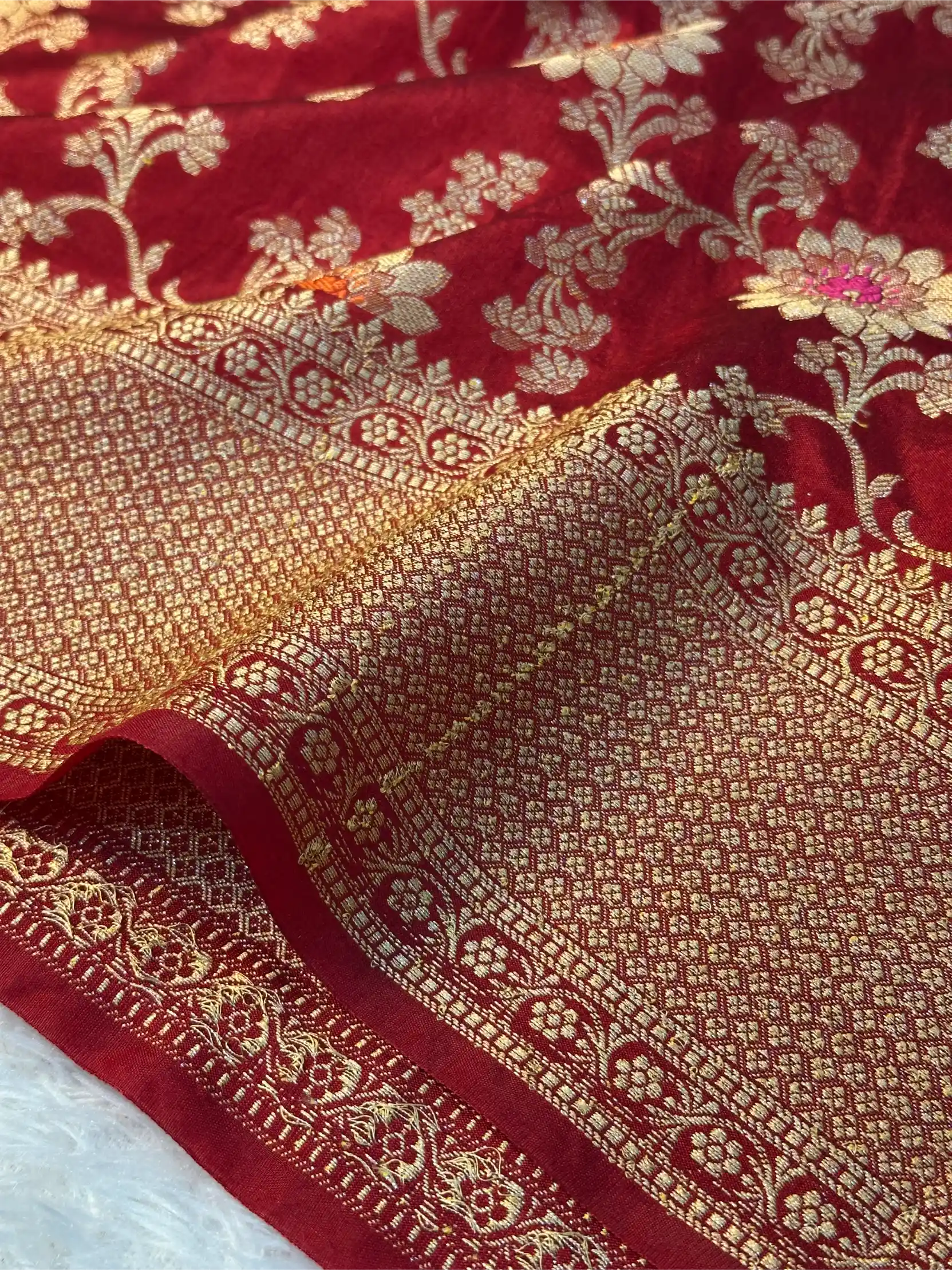 Light Maroon Warm Silk Floral Meenakari Banarasi Saree - Image 2