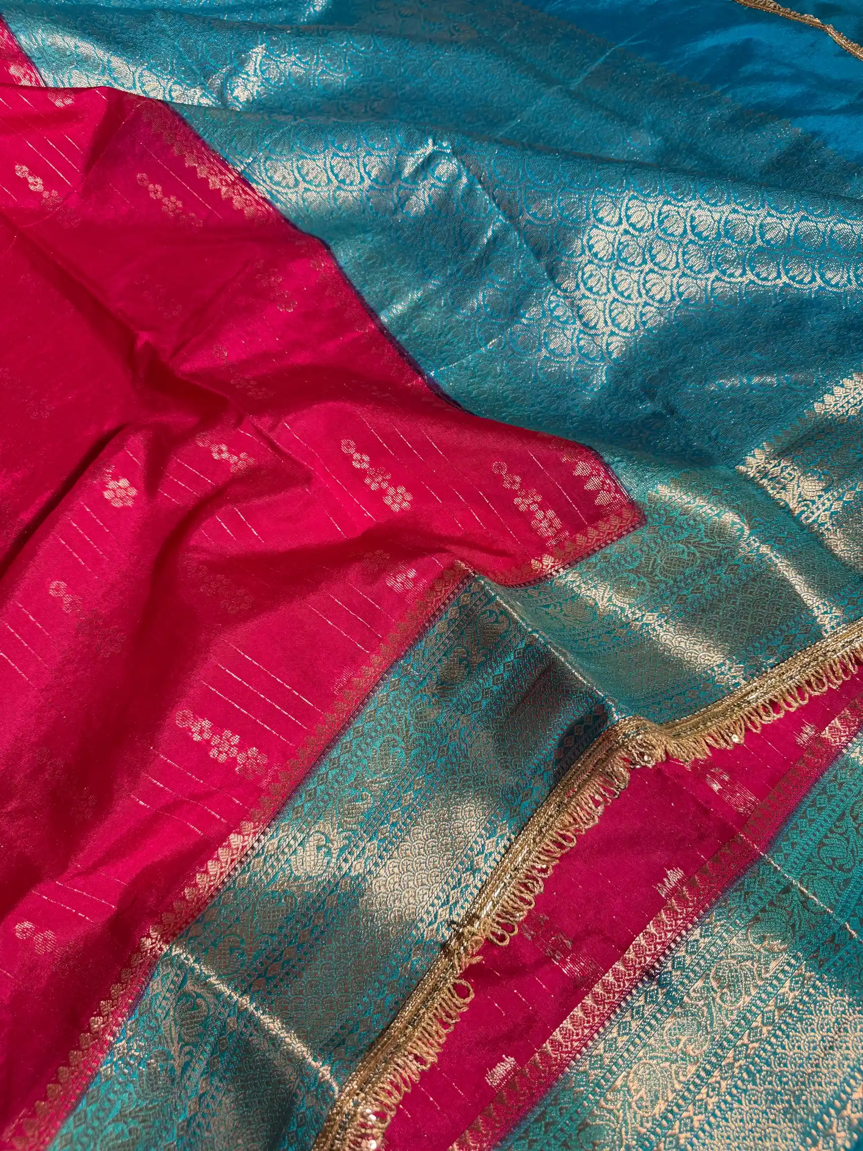 Rani Pink Eccentric Chiniya Silk Designer Banarasi Saree - Image 2