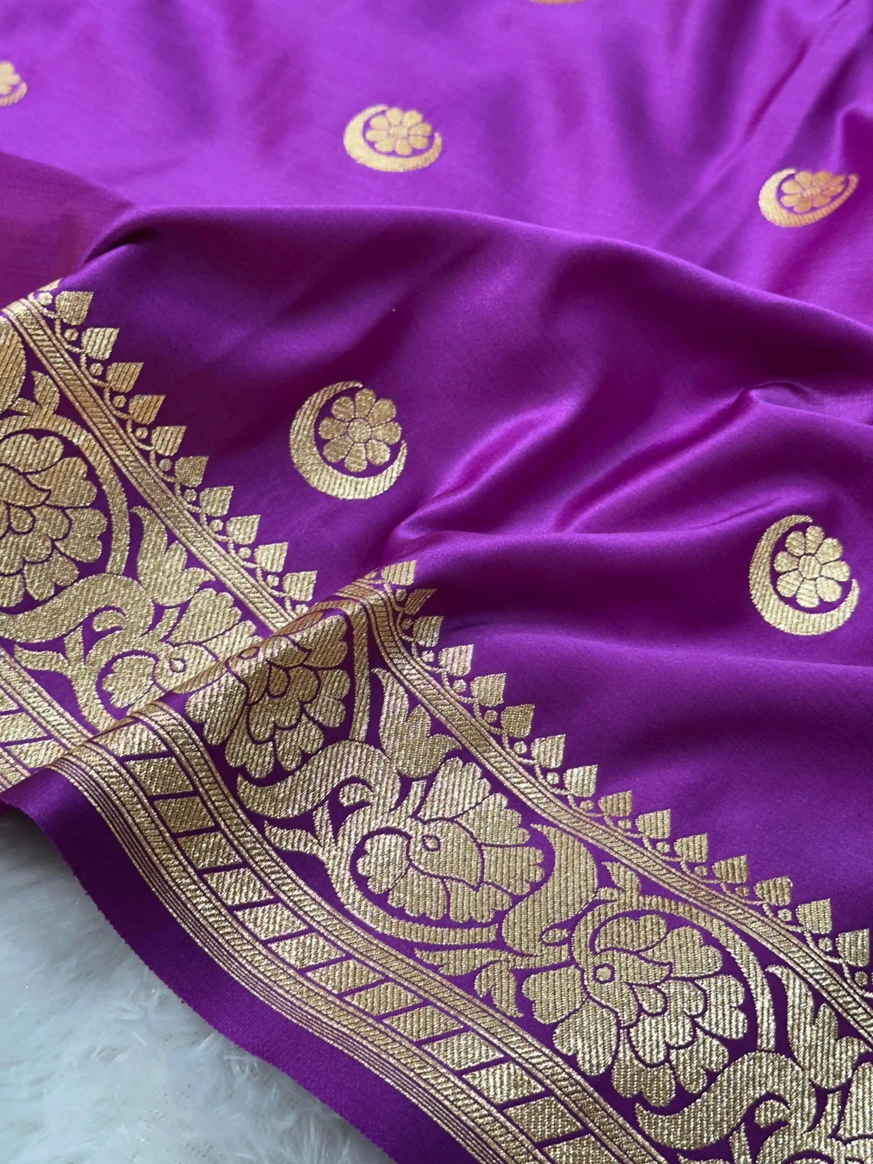 Light Purple Satin Silk Chand Tara Weave Banarasi Saree - Image 2
