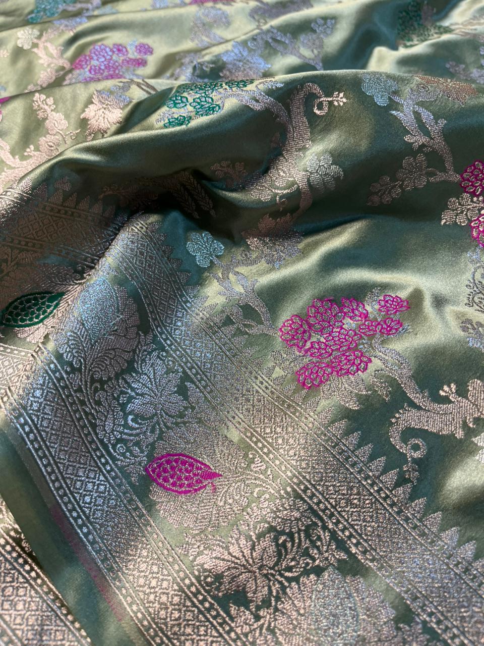 Minted Green Mashru Katan Silk Intricately Weave Meenakari Jaal Banarasi Saree - Image 3