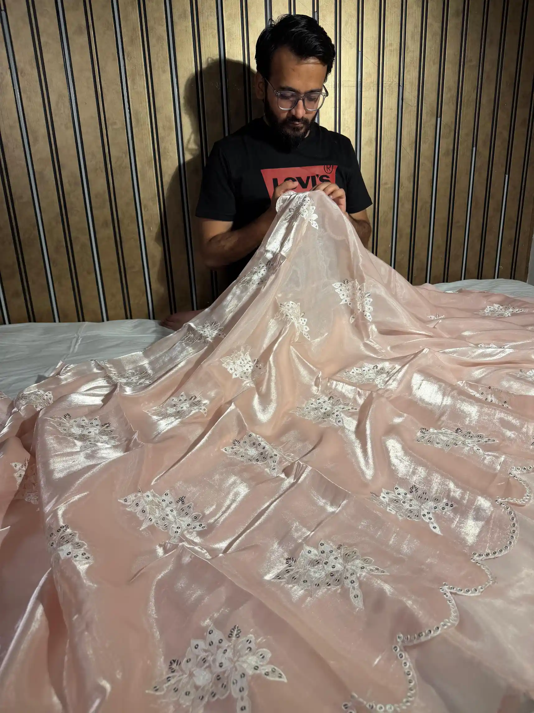 Pastel Peach Shimmery Tissue Silk Designer Saree - Image 3