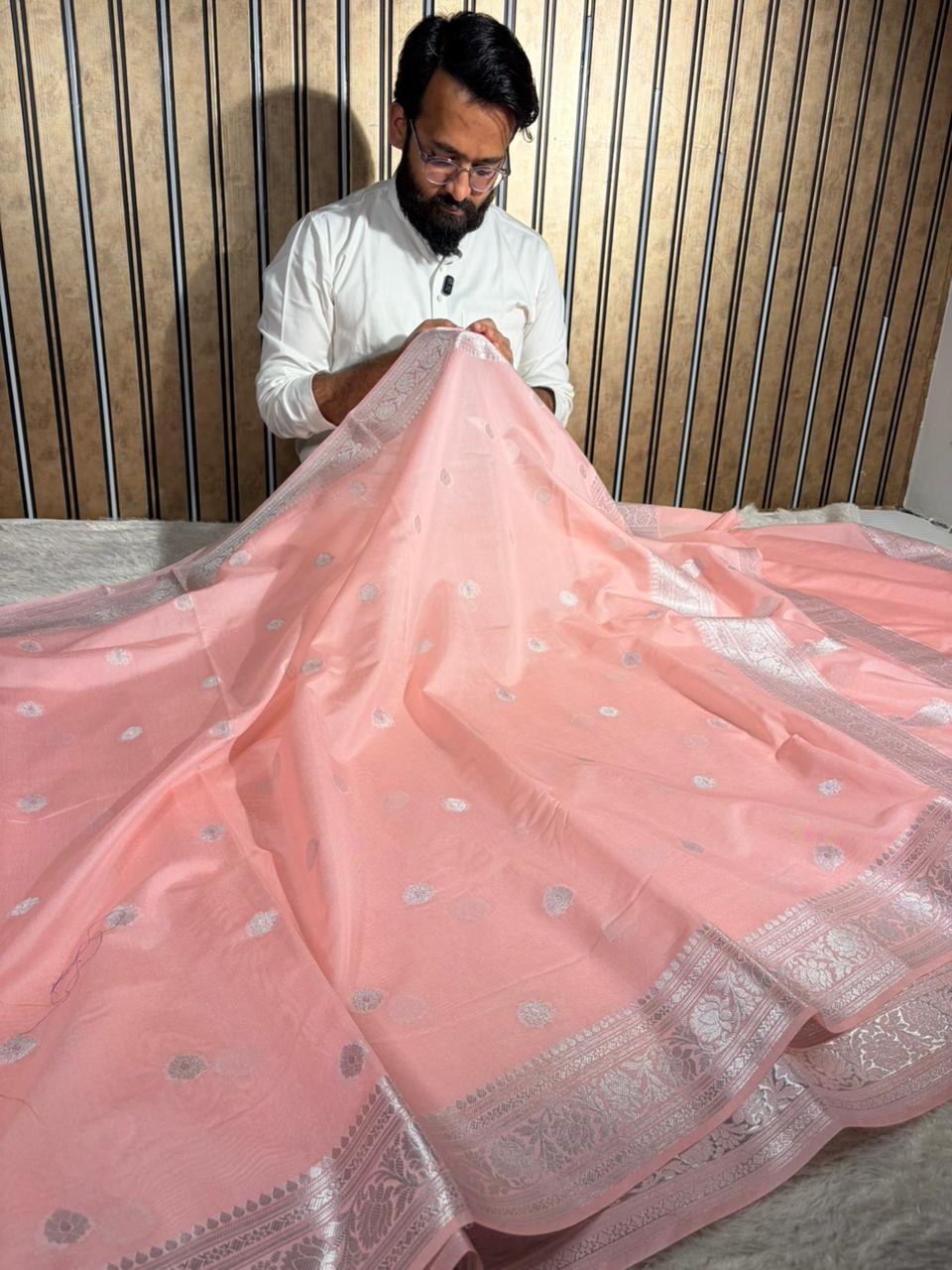 Pastel Pink Soft Georgette Khaddi Buti Banarasi Saree - Image 3