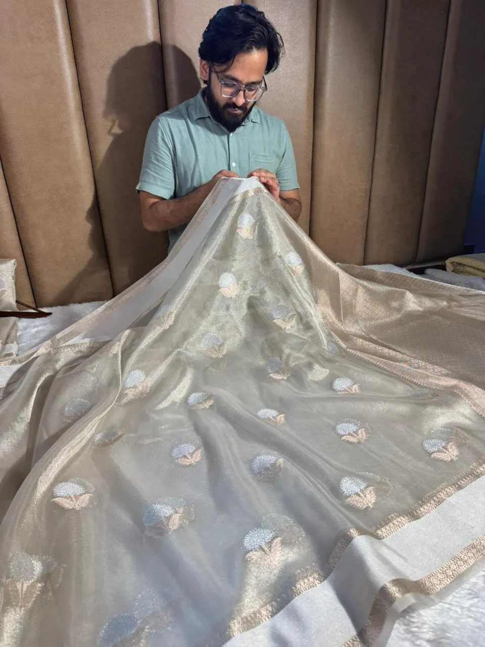 Pearl White Tissue Silk Traditional Buta Banarasi Saree - Image 3