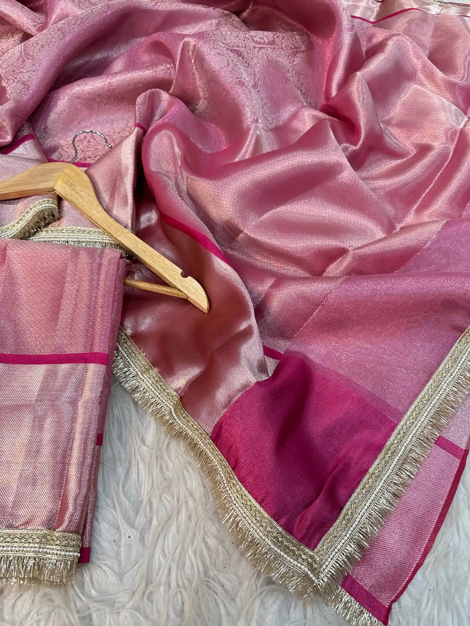 Pink Glass Tissue Silk Lace Work Banarasi Saree - Image 2