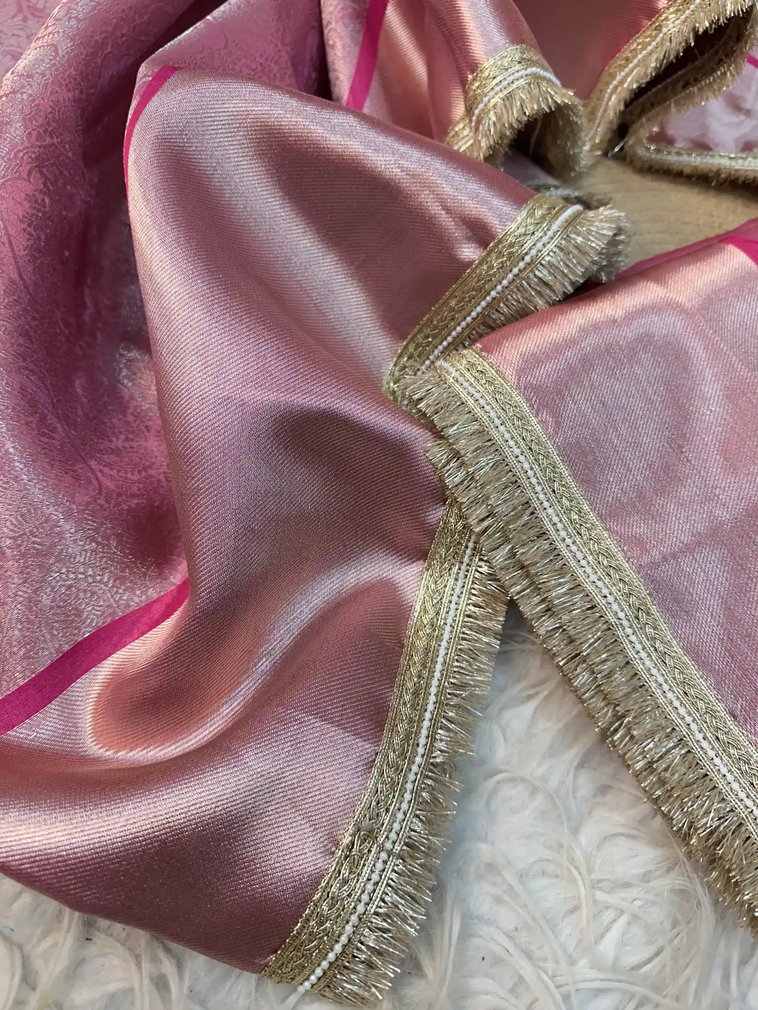 Pink Glass Tissue Silk Lace Work Banarasi Saree - Image 3