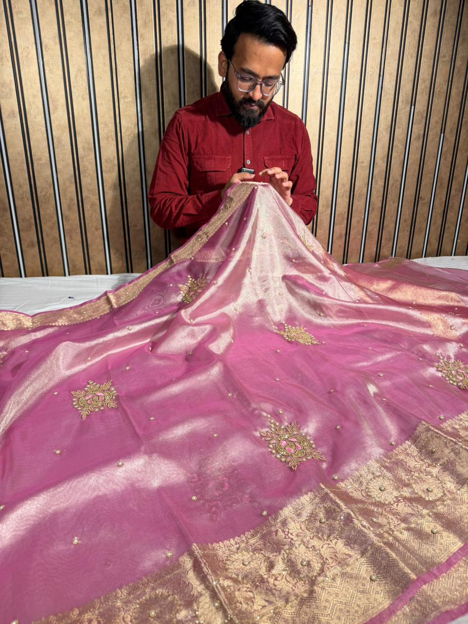 Preety Pink Tissue Silk Premium Handwork Banarasi Saree - Image 3