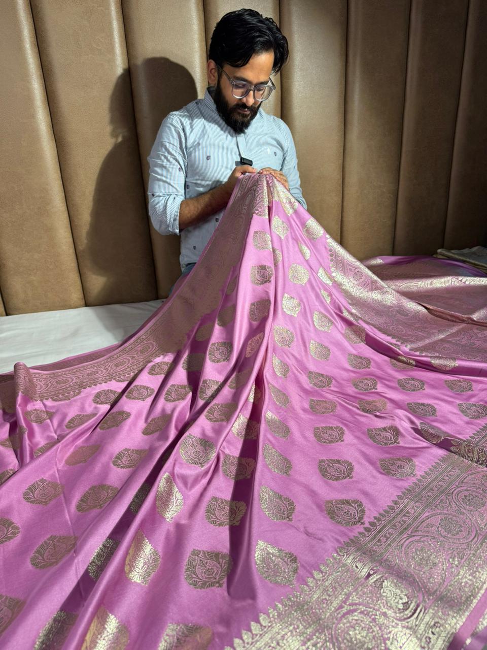 Pretty Pink Satin Silk Traditional Zari Buta Weave Saree - Image 3