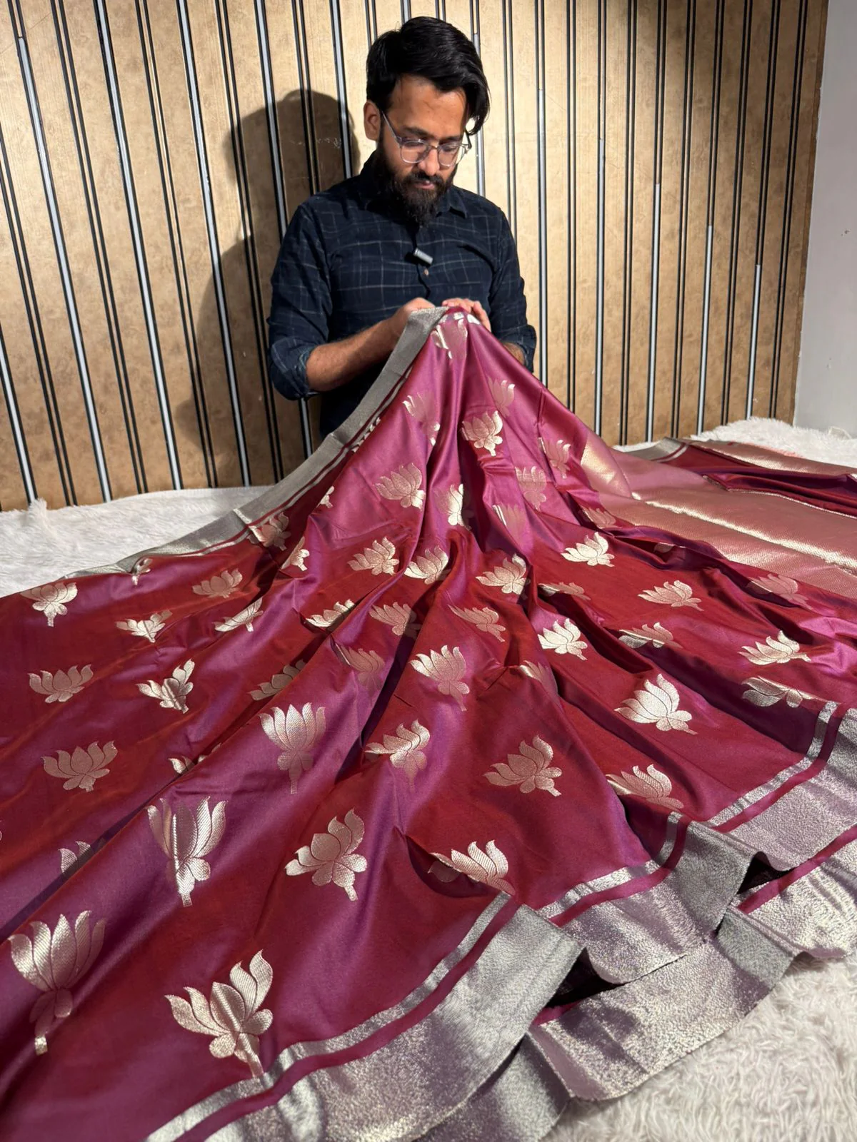 Purple Softsilk Traditional Weave Banarasi Saree - Image 3