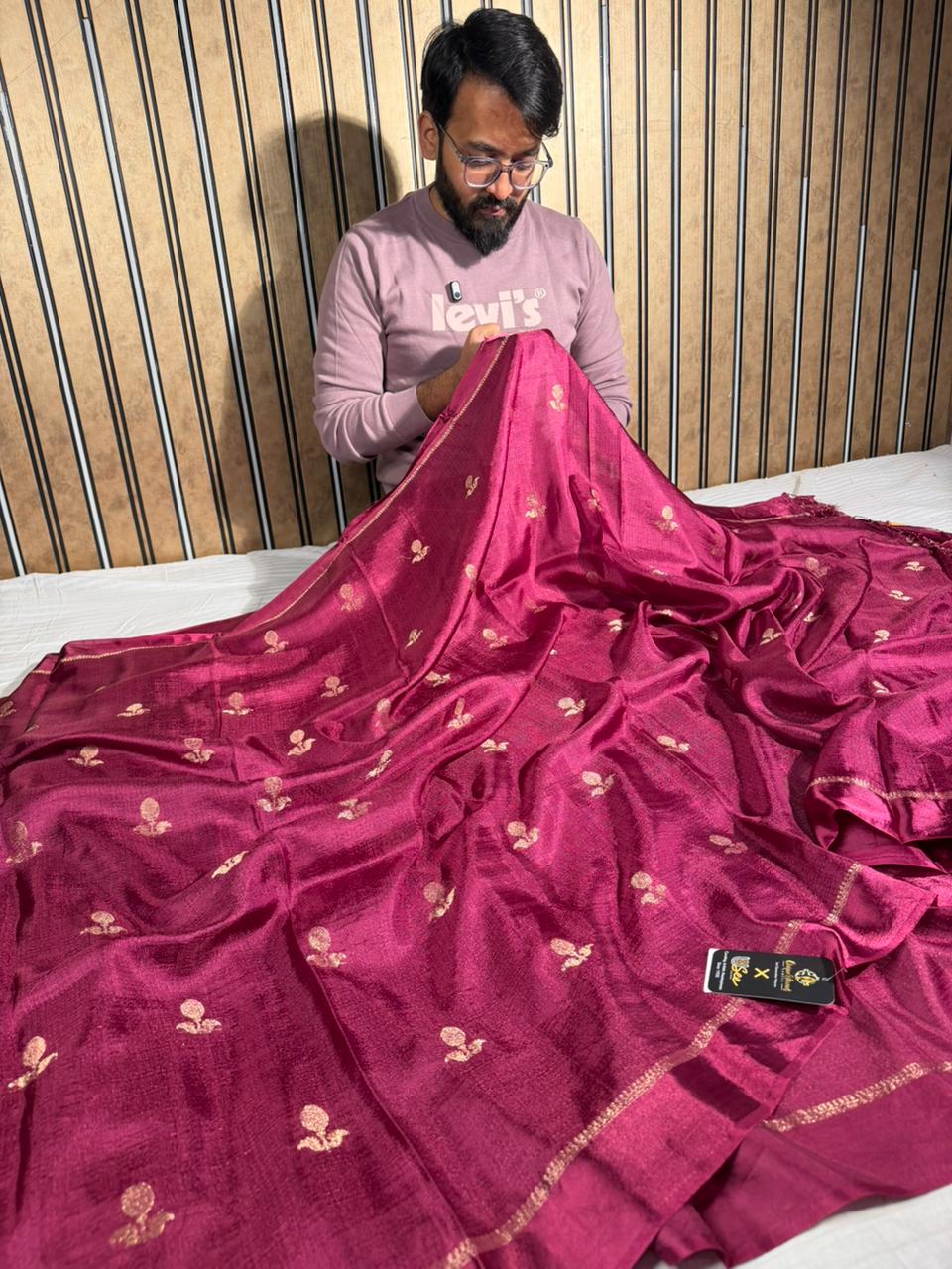 Raspberry Rose Extremely Soft Georgette Silk Banarasi Saree - Image 3