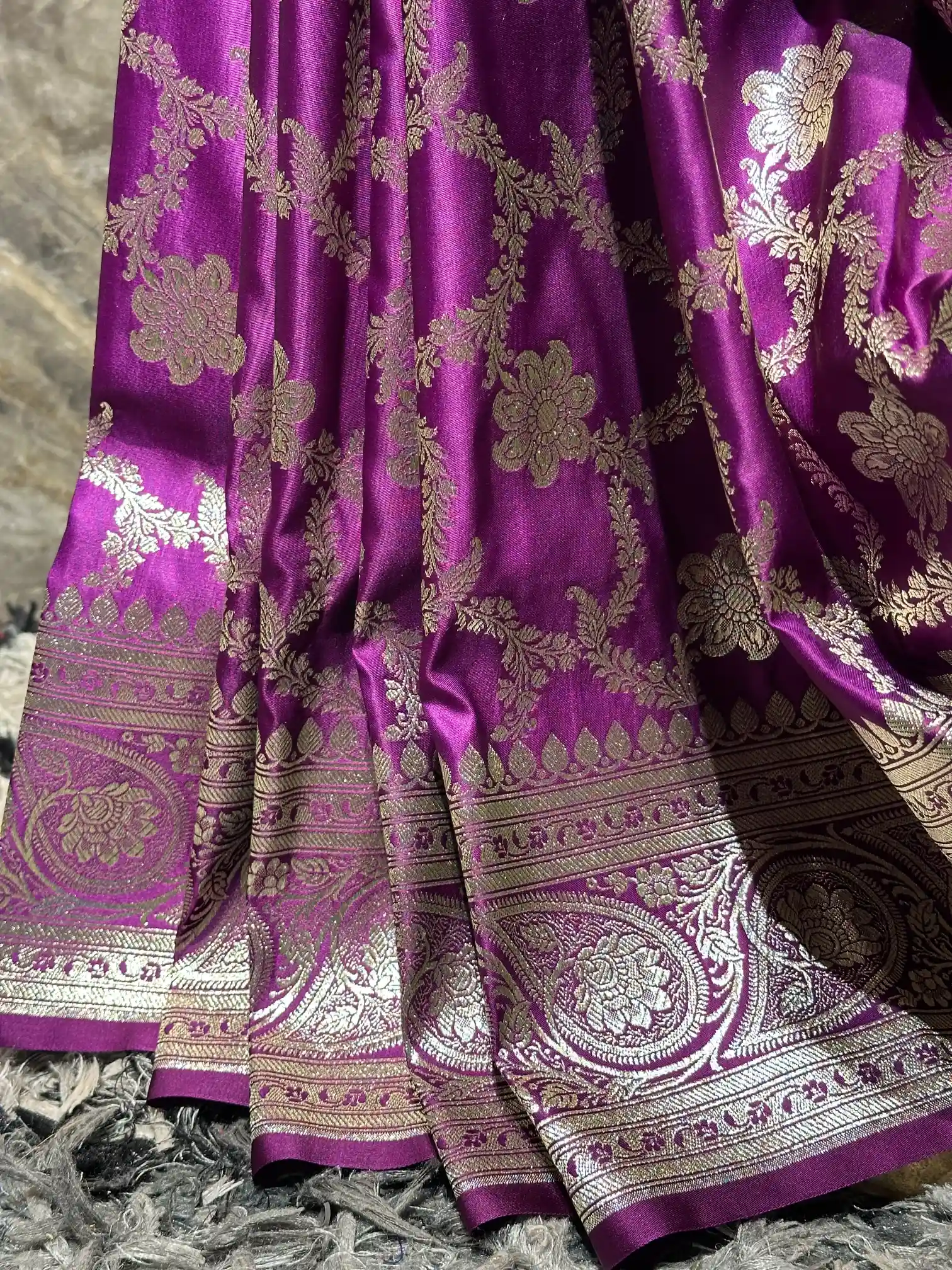 Ready To Wear Majenta Satin Silk Banarasi Saree - Image 3