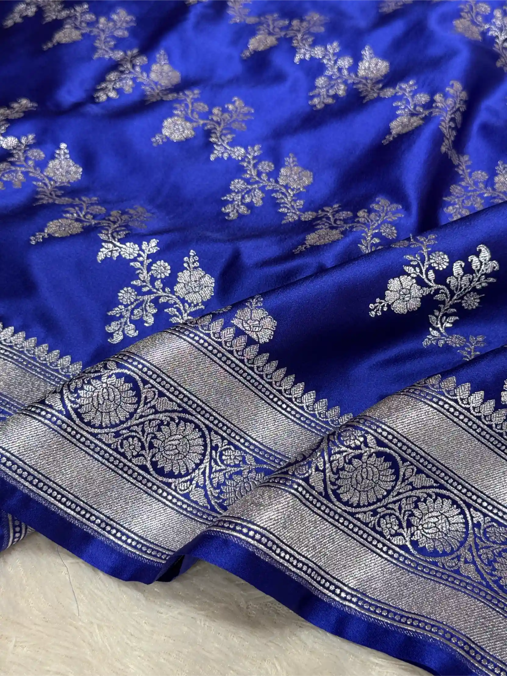 Royal Blue Mashru Katan Silk  Silver Zari Leheriya Weave Banarasi Saree - Image 3
