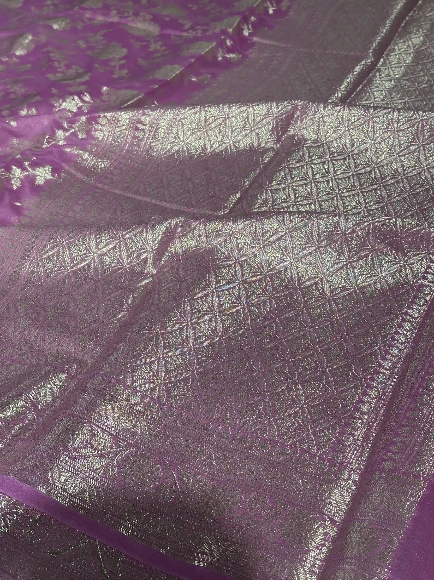 Subtle Lavender Pink Georgette Silk Grand Floral Weave Banarasi Saree - Image 4
