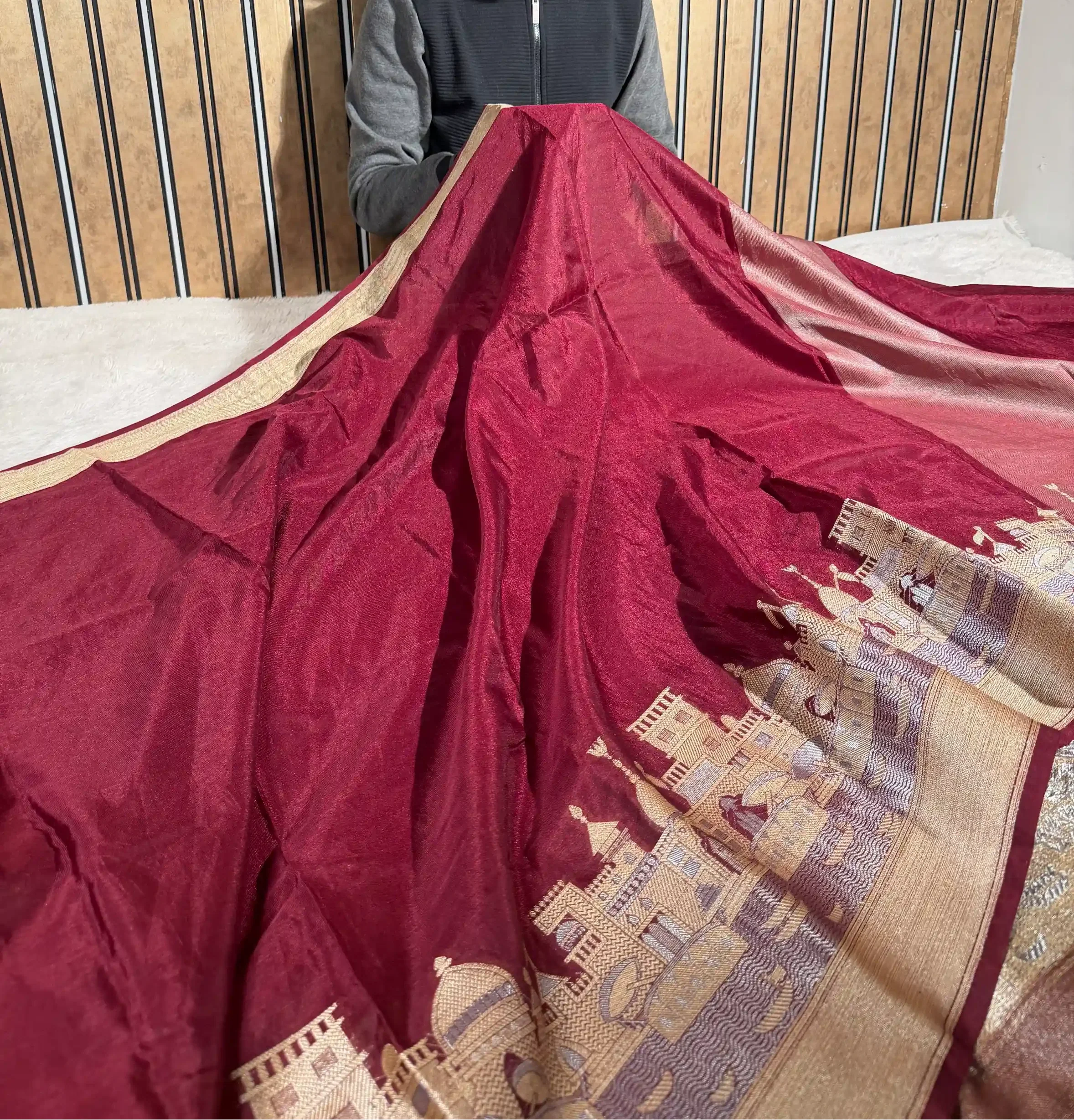 Wine Shade Ghats of Banaras Georgette Silk Banarasi saree - Image 3